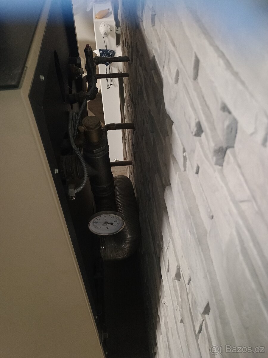 Prodám krbová kamna s výměníkem - 4