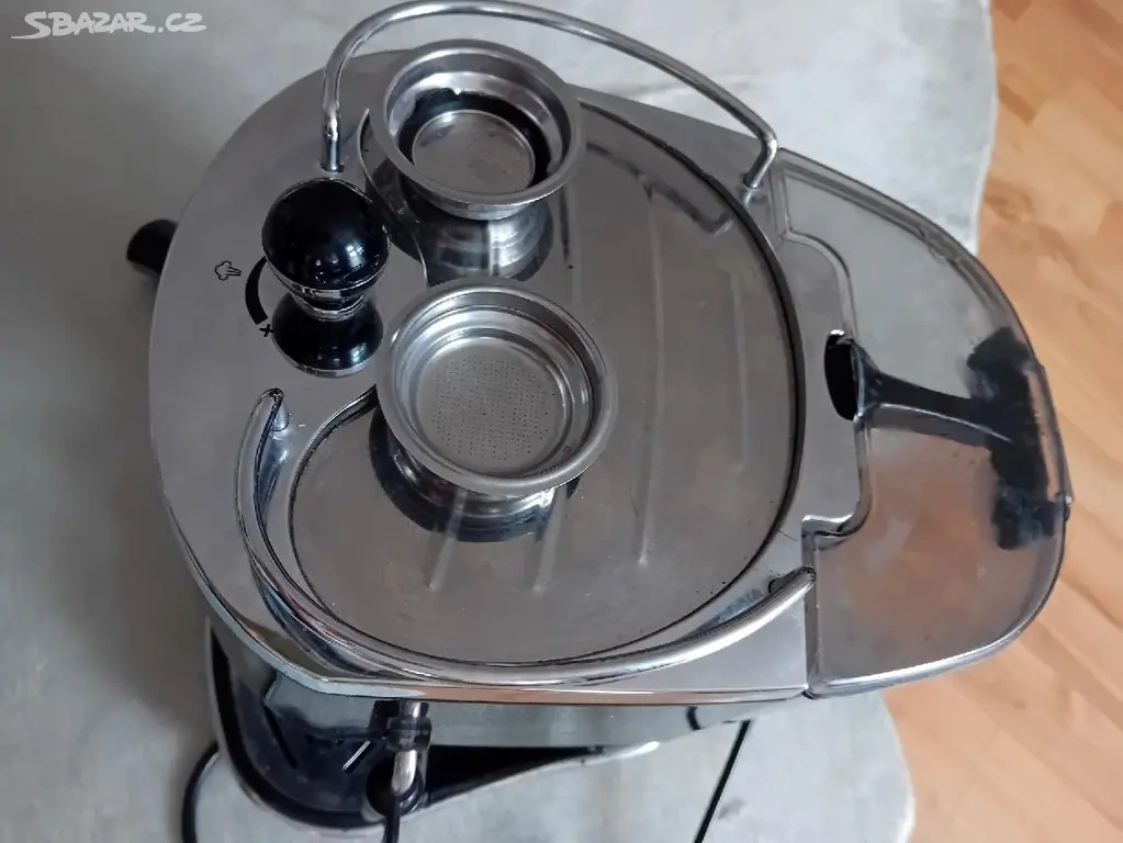 černý pákový kávovar De'Longhi Icona - 4