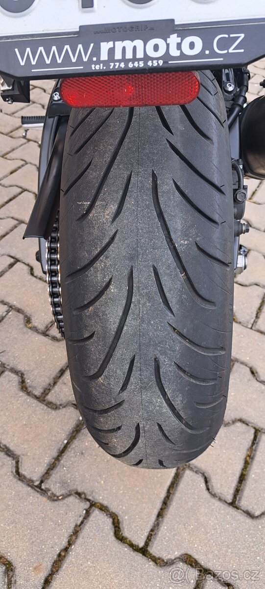 Yamaha FZ8 - 4