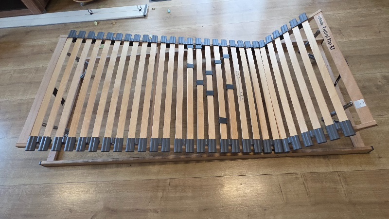 Prodám postel Ikea Tarva 90x200 - 4