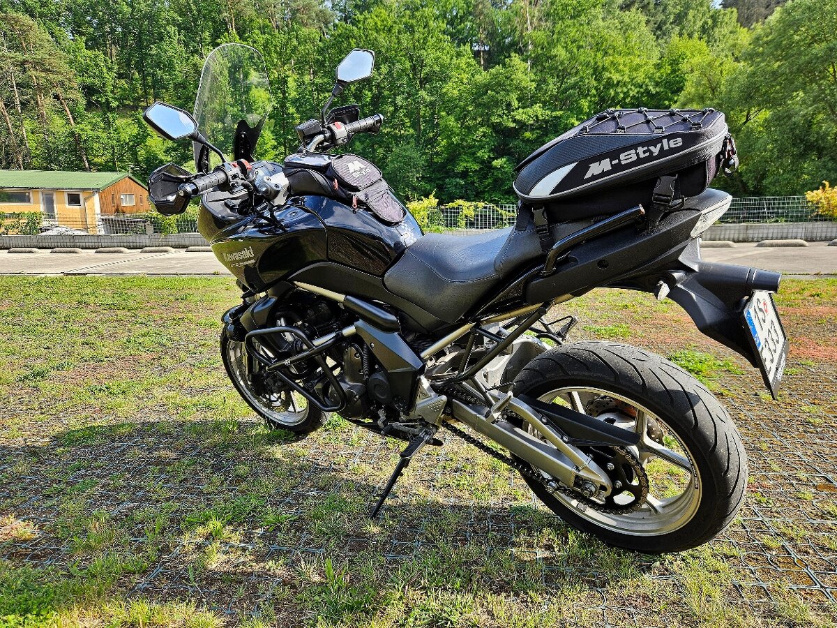 Zachovalý Kawasaki Versys KLE 650 s doplňky, STK 2027