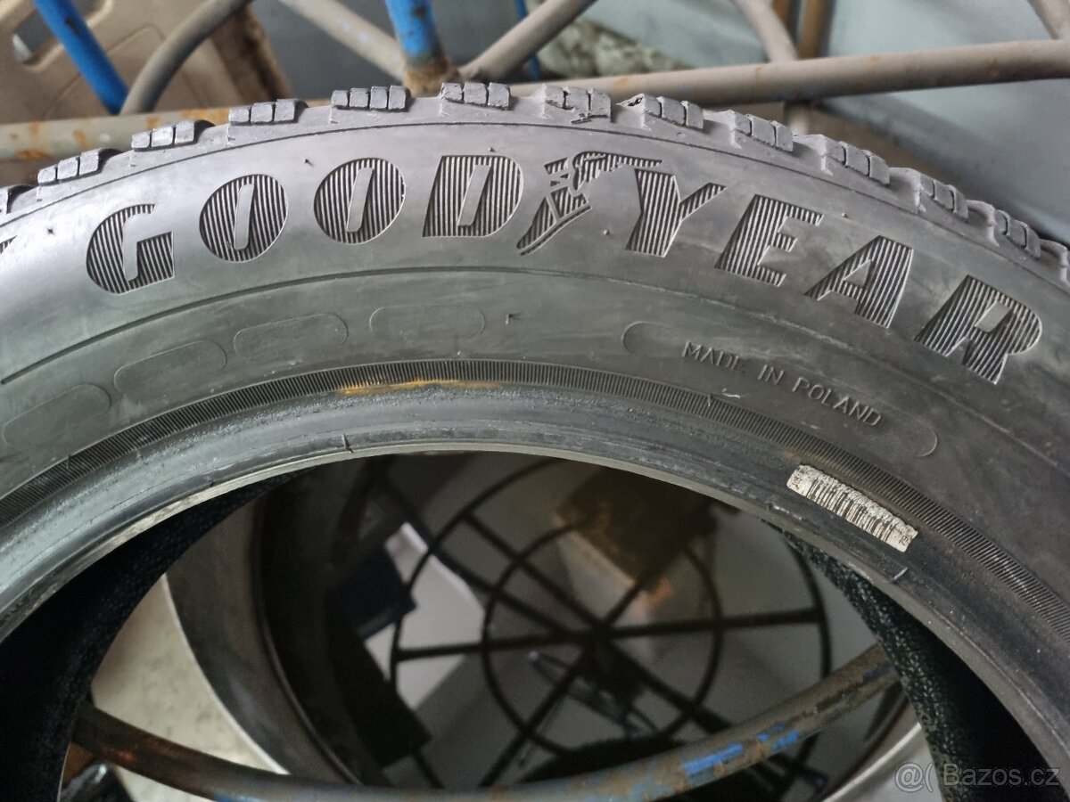 Zimní pneumatiky Goodyear 195/60 R16 93H - 4