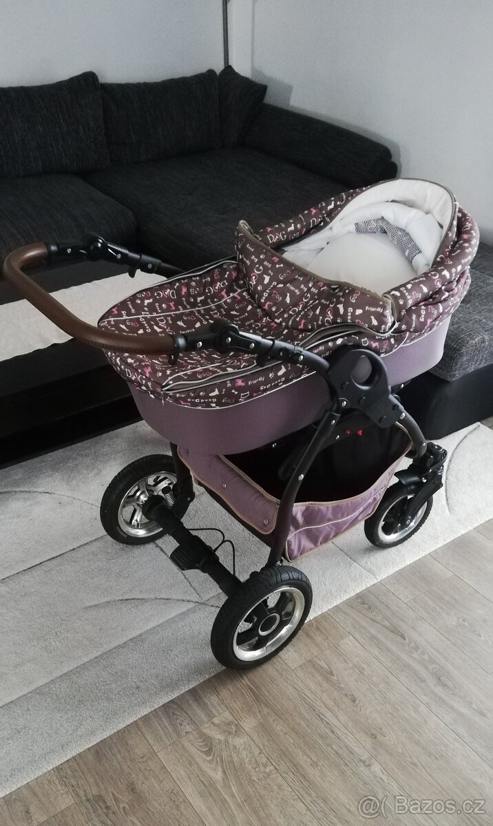 Kočárek s dalším příslušenstvím - 4