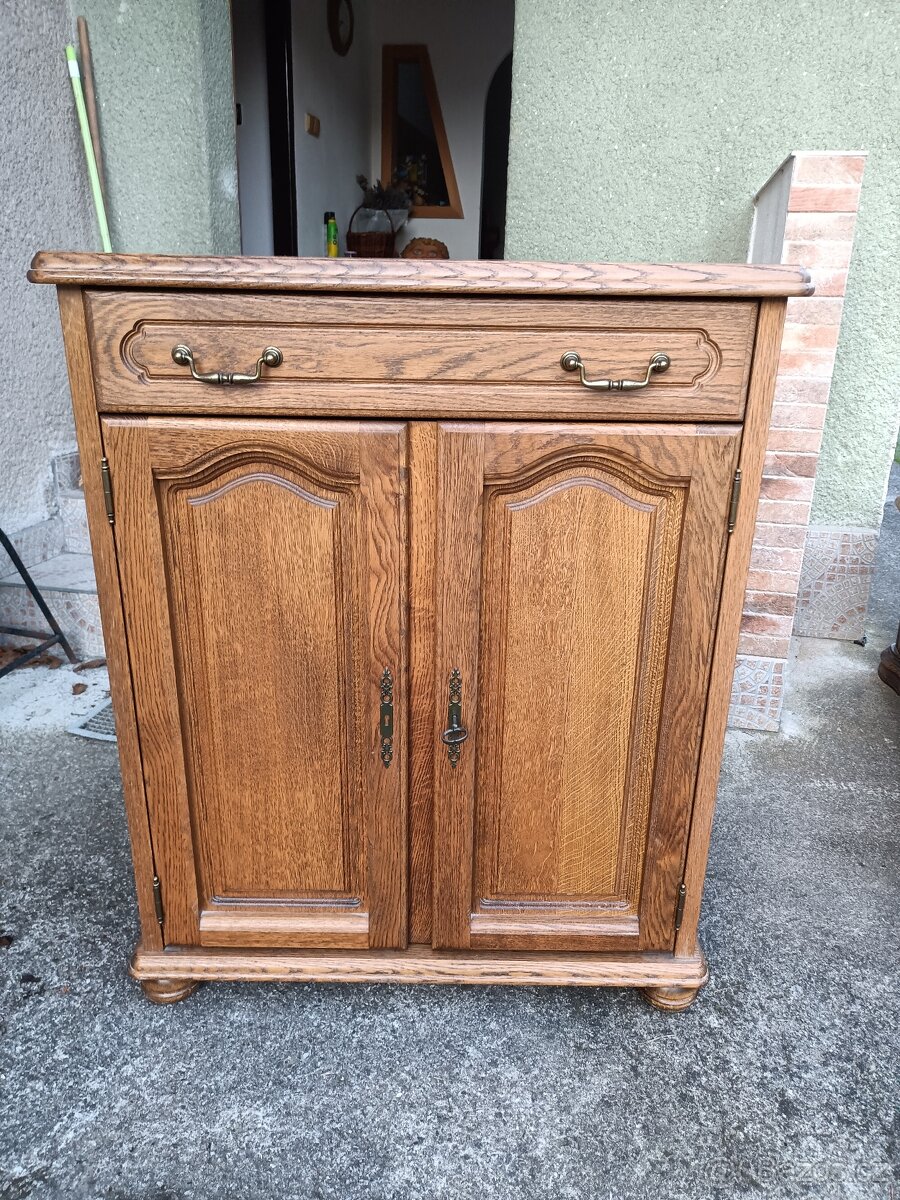 Rustikální komoda se zásuvkou . - 4