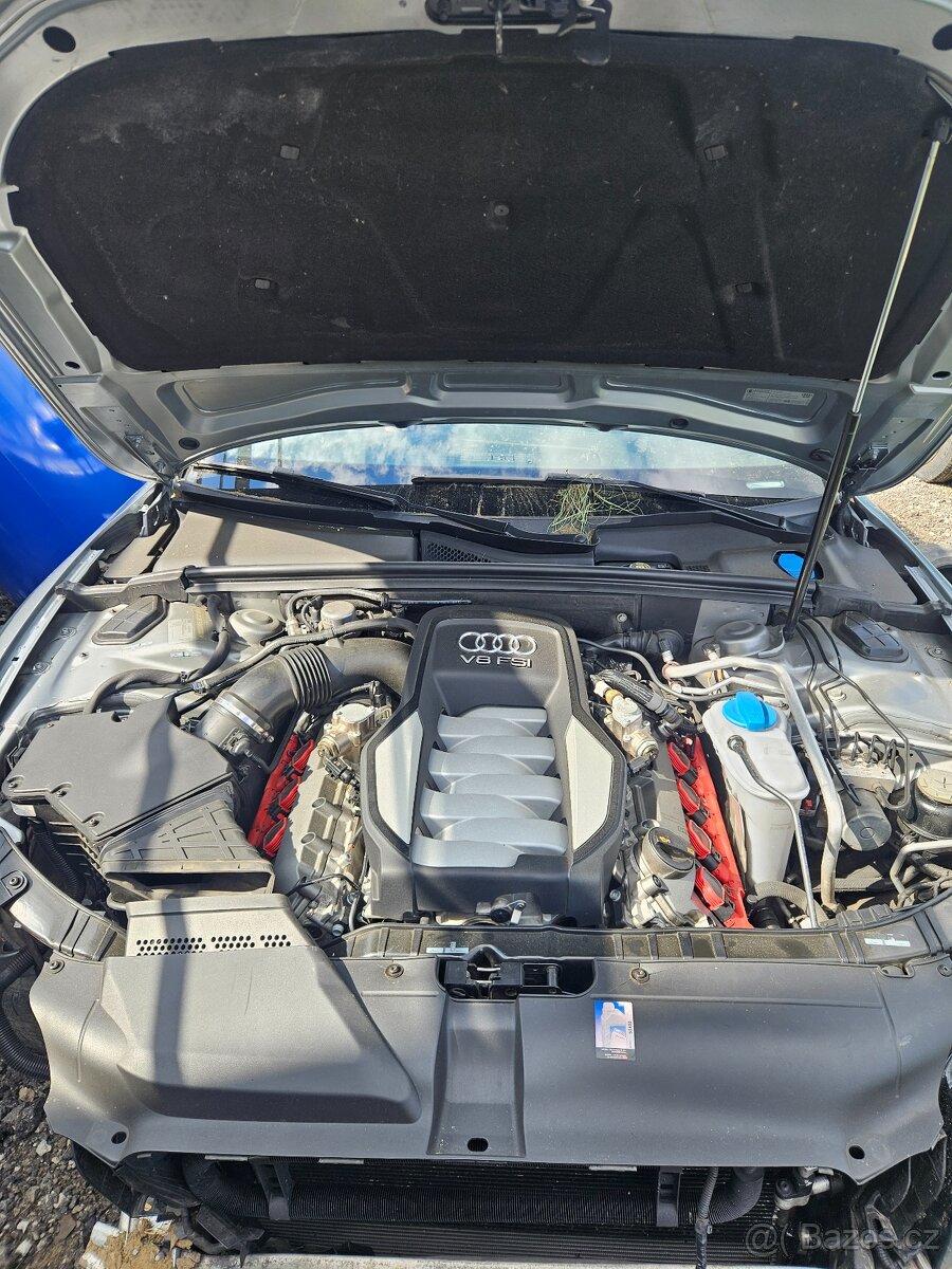 Audi s5 4.2 na náhradné diely - 4