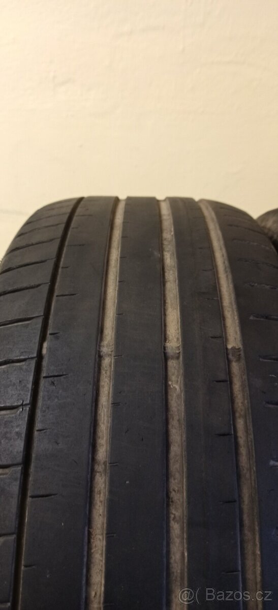 Falken Azenis 235/55 R17 103W 4,5mm - 4
