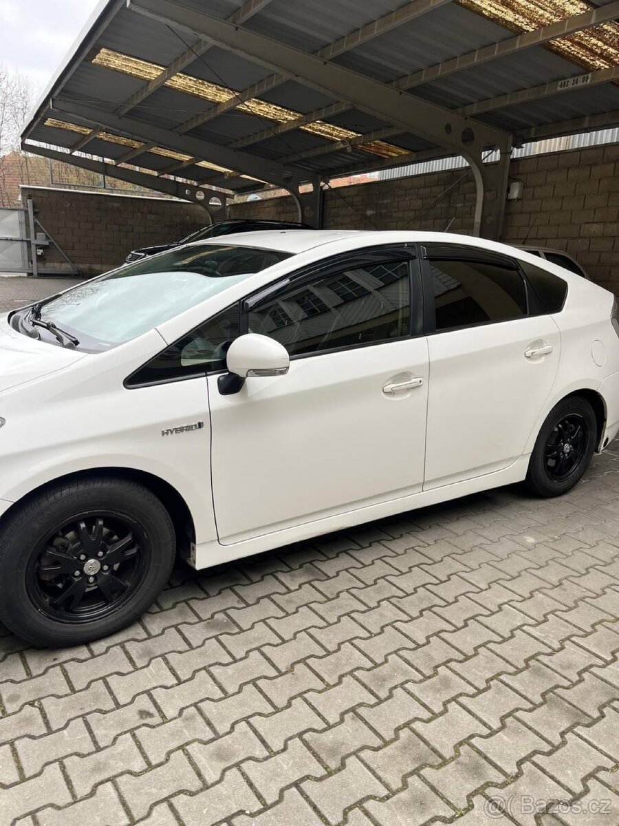 Toyota Prius Hybrid - 4
