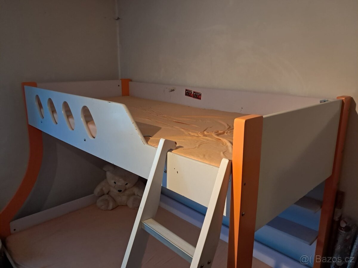 Dvoupatrová postel pro 3 děti - 4