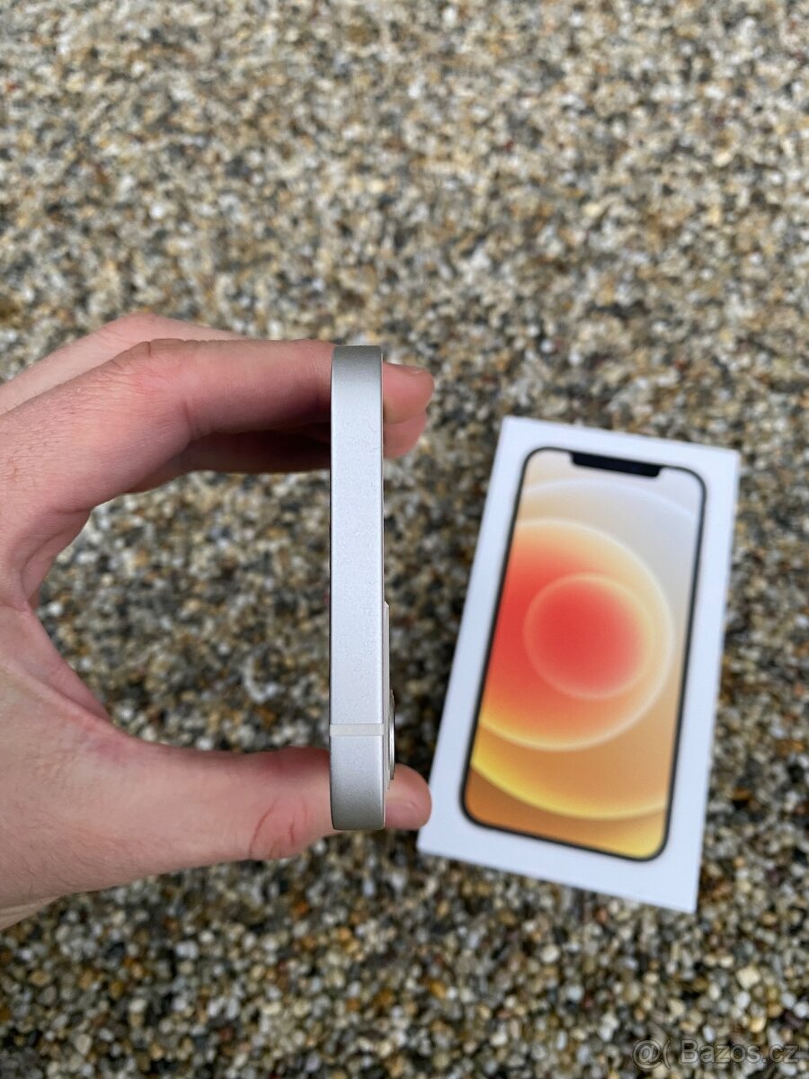 IPhone 12 - baterie 100% - 4