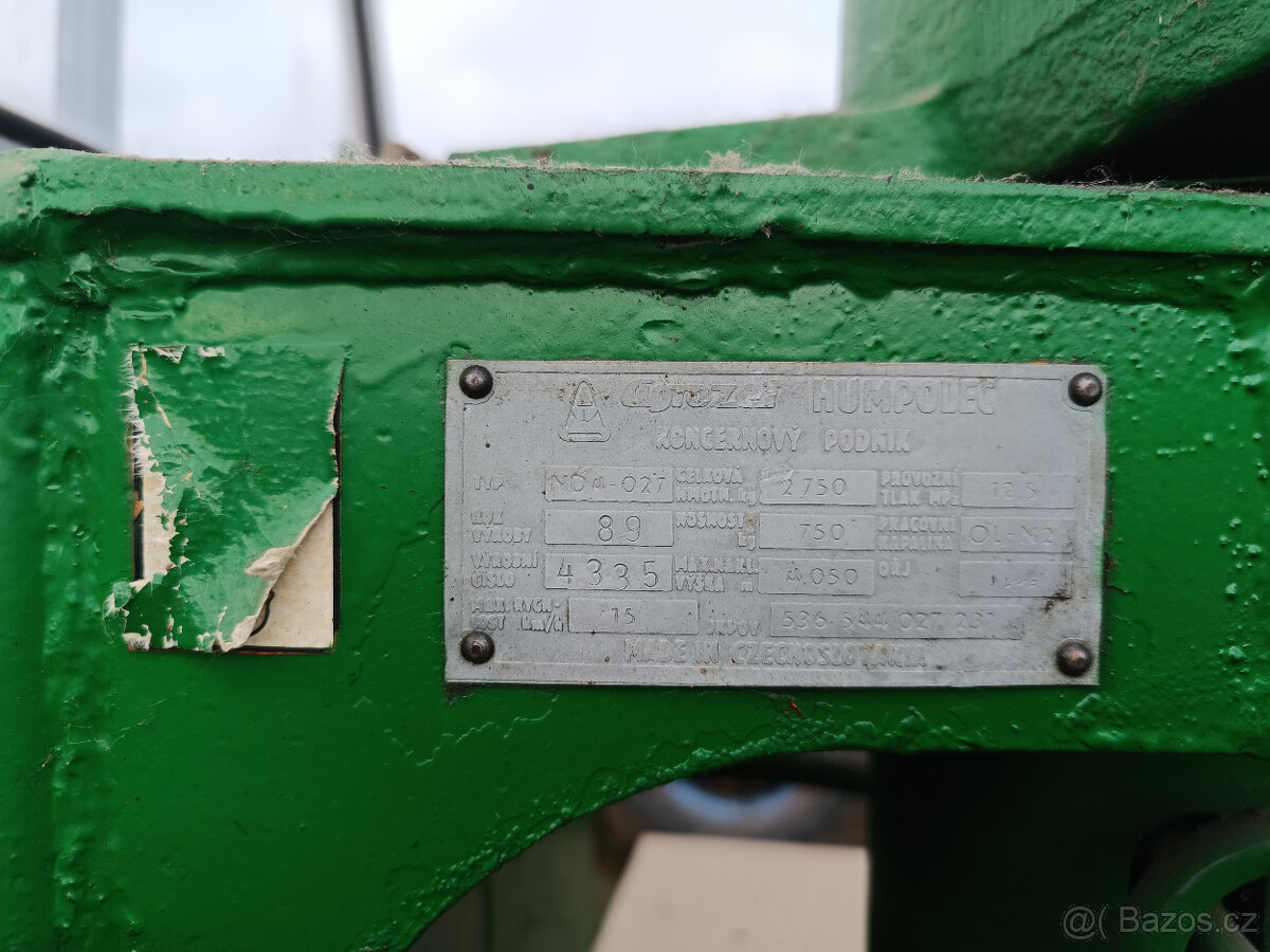 Nakladač UNHZ 750 - 4