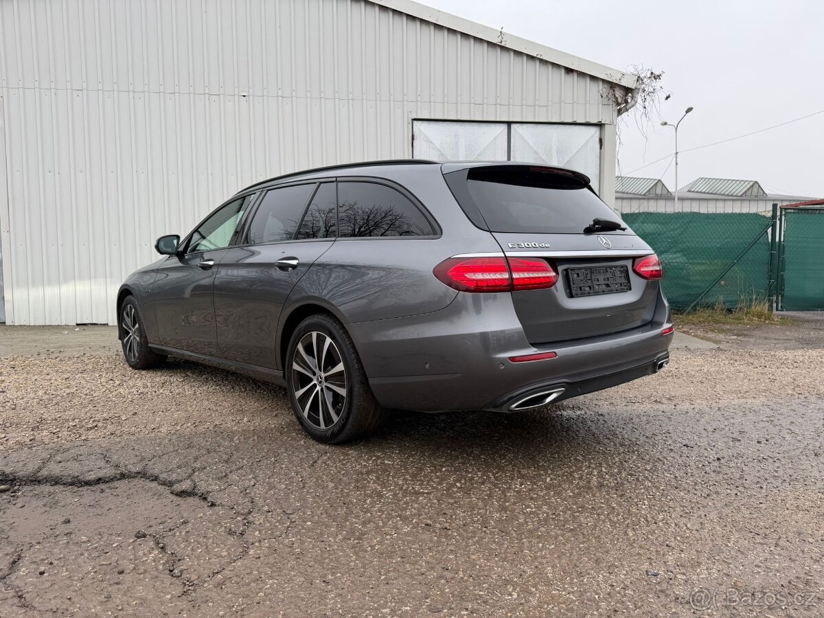 Mercedes Benz E300de T Saloon - 4