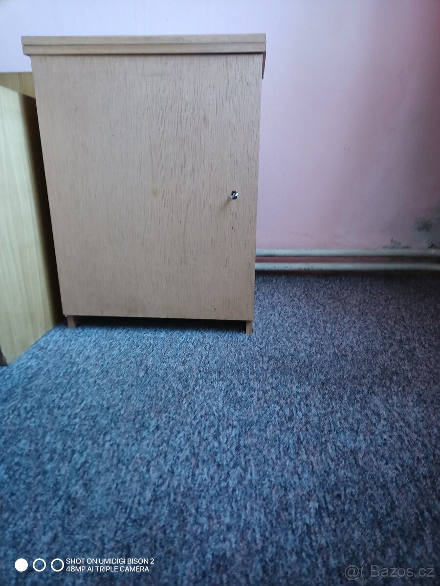 Prodám starý šicí stroj - 4