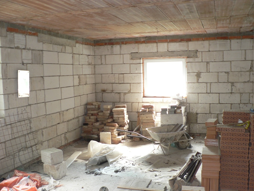 BEZDĚDOVICE - nedokončený RD - 4