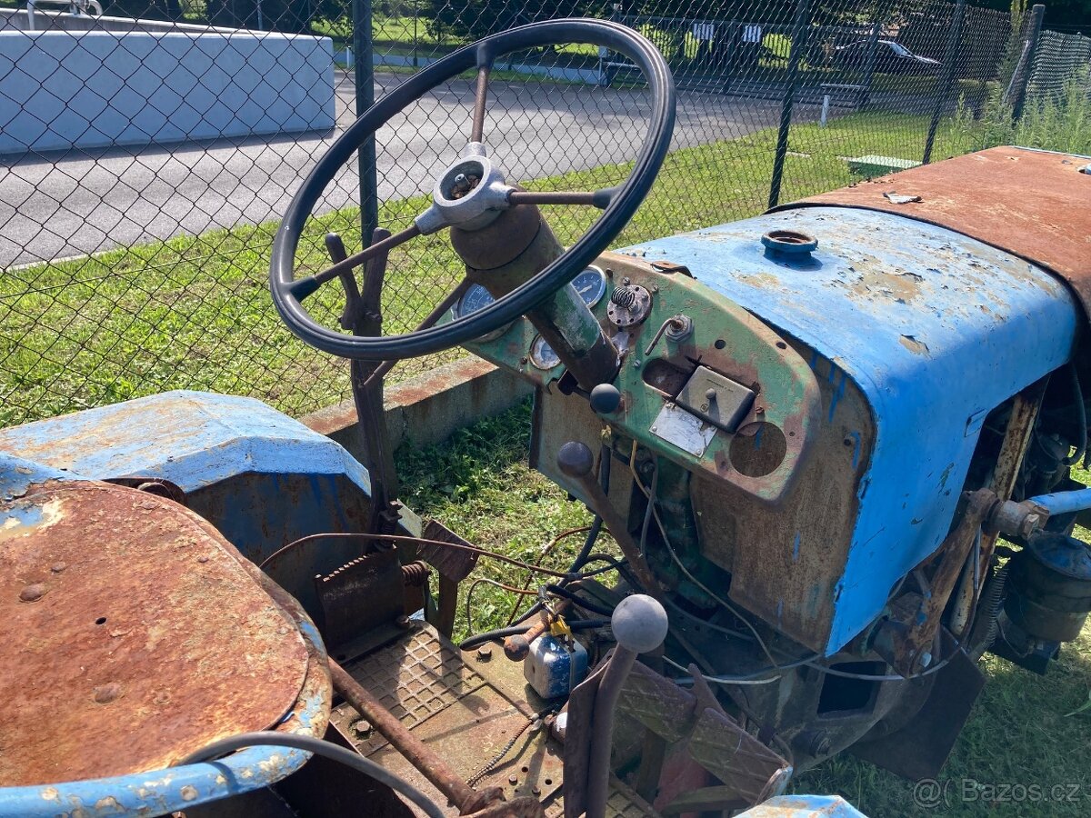 Traktor Zetor 25 - 4