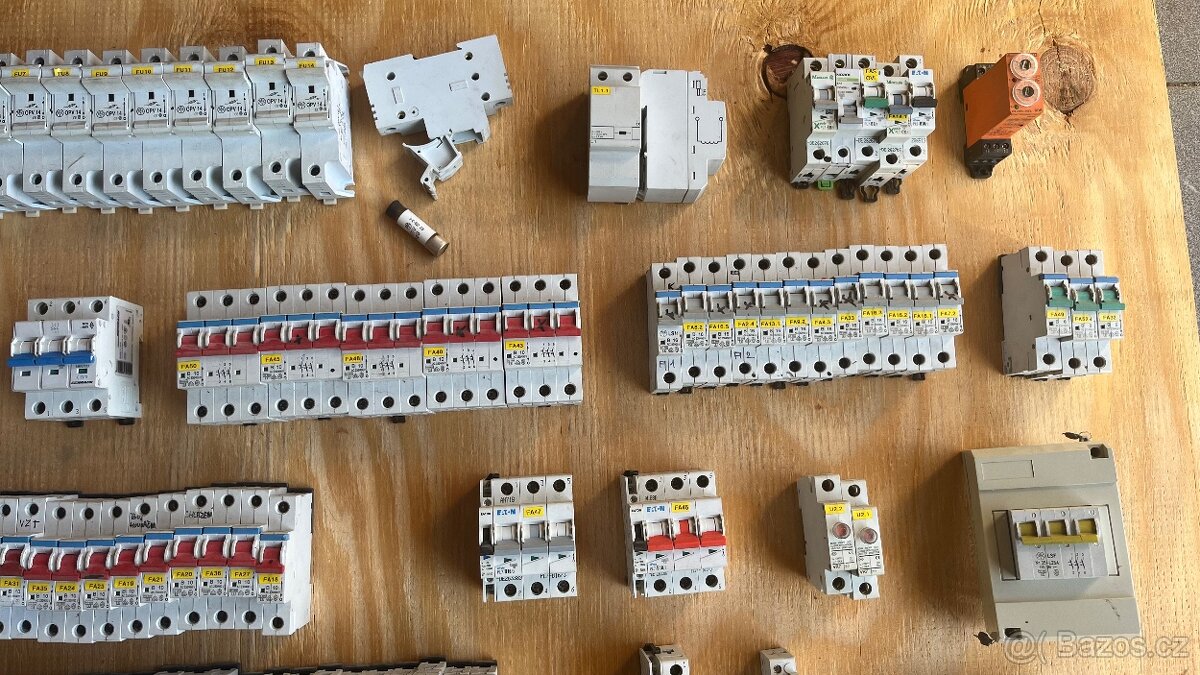 Jističe, pojistky, relé, stykače, proudové chrániče - různé - 4