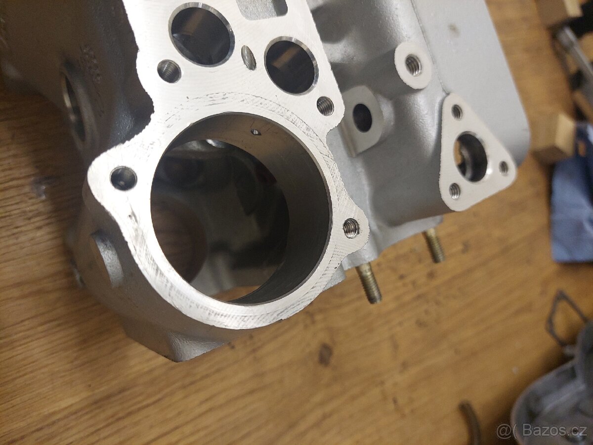 Hlava motoru Ducati - 4