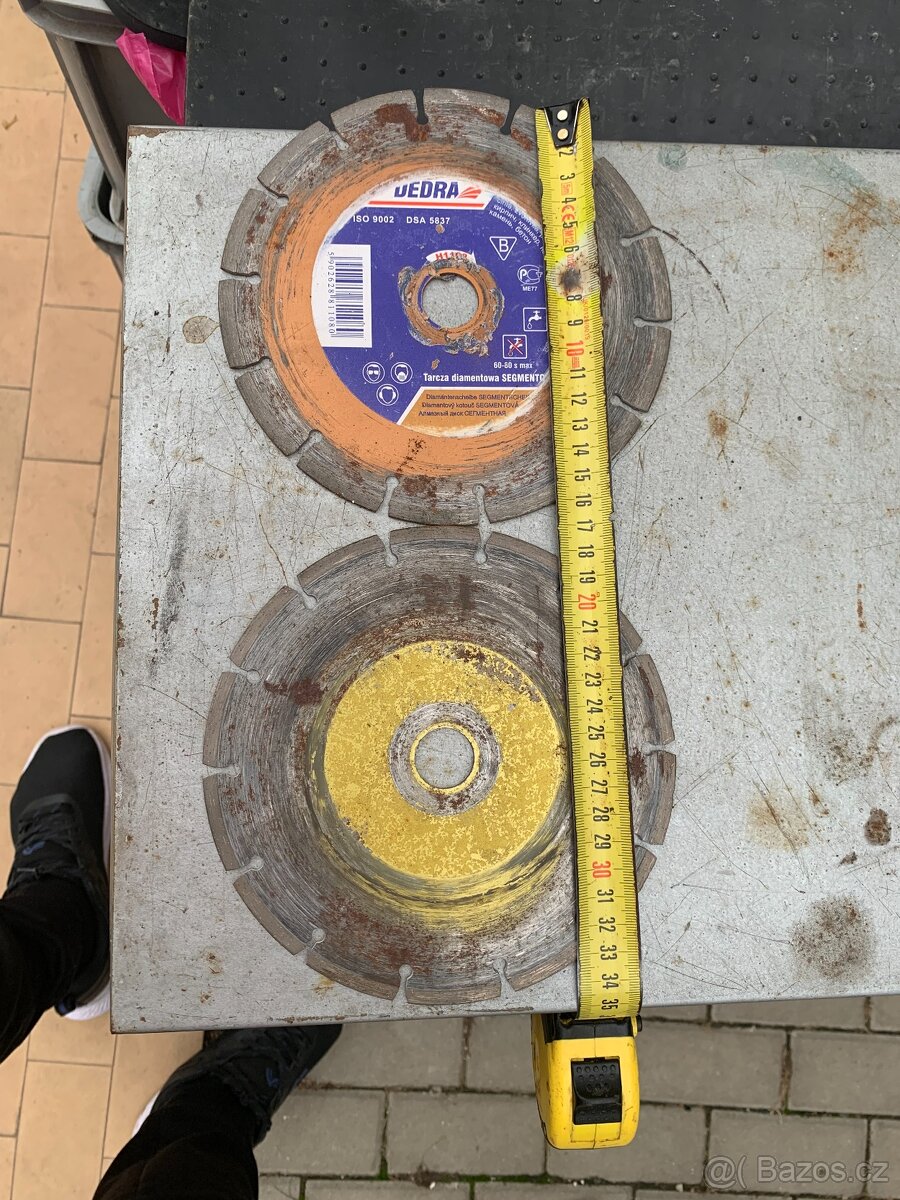 Řezné kotouče, co snímek to 200 Kč. Praha 6. - 4