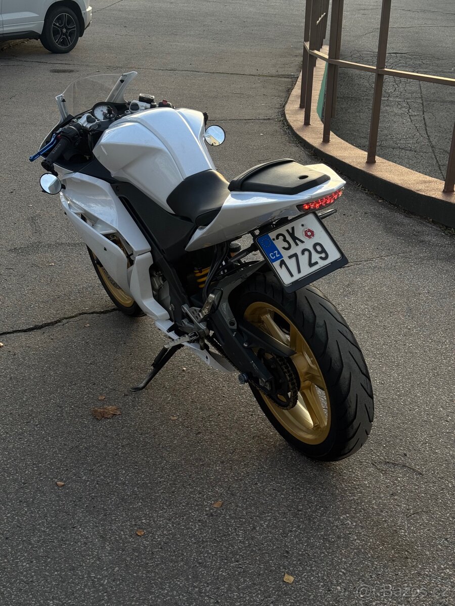 yamaha yzf r125 2010 - 4