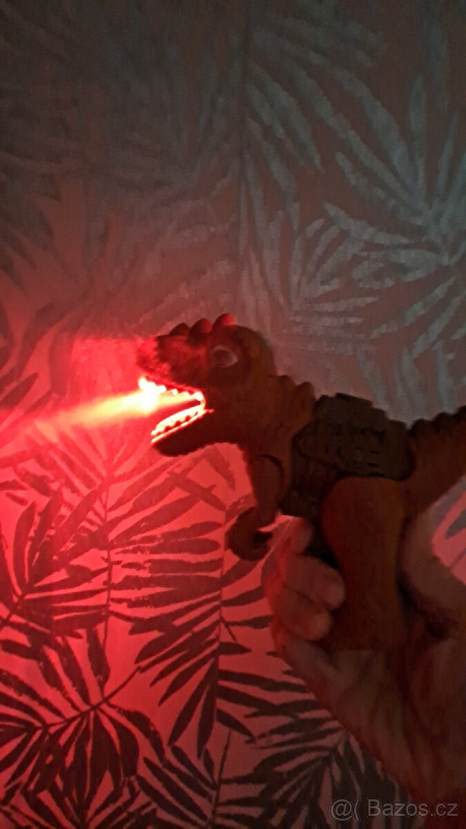 Dinosaurus, létající drak, prak s vodními bombami - 4