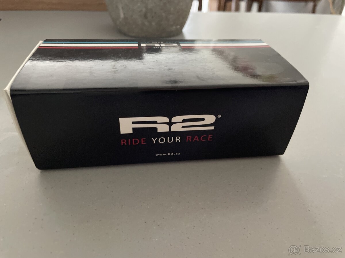 Prodám nové cyklistické sluneční bryle R2 detske - 4