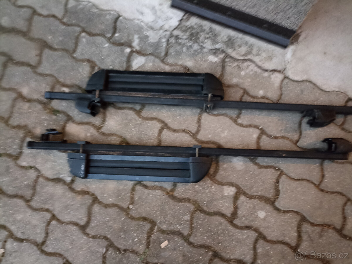 držák lyže a na 3 kola, příčníky zamykací,poklice - 4