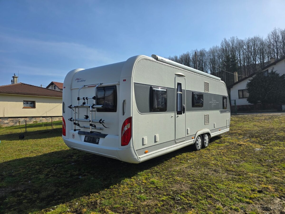 HOBBY Deluxe KMFE - dvojnápravový karavan - 4