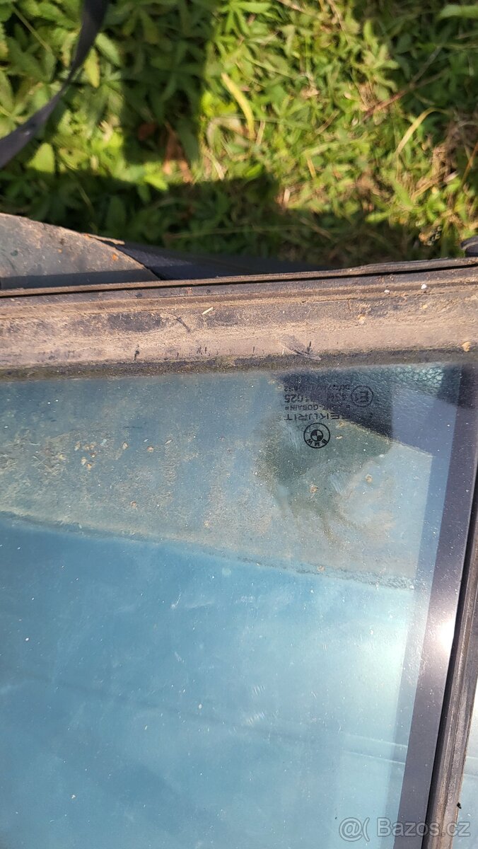 Zadní levé dveřní sklo - 4