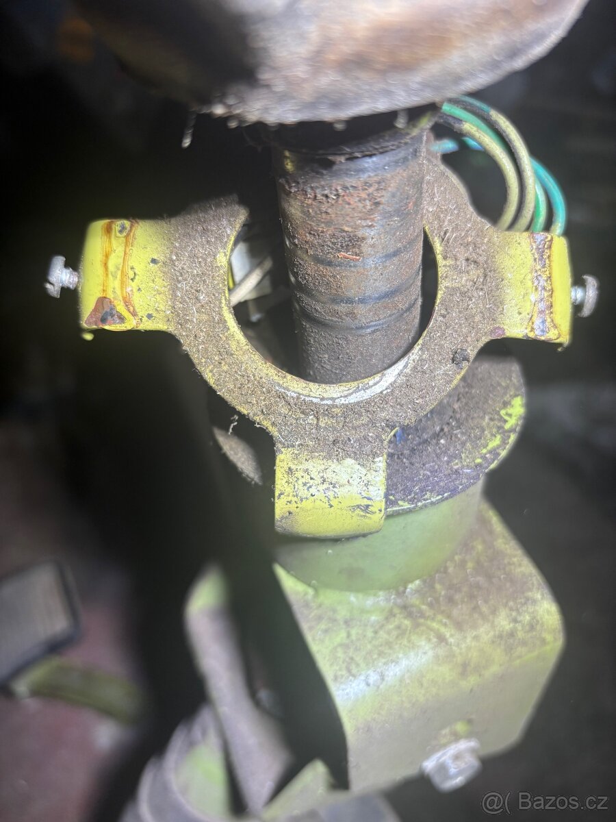 Prodám kryt pod volant Fortschritt E514/ 517 - 4