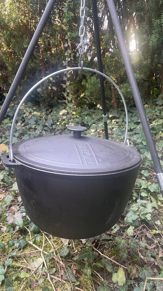 Litinový kotlík s poklicí – 8 l - 4