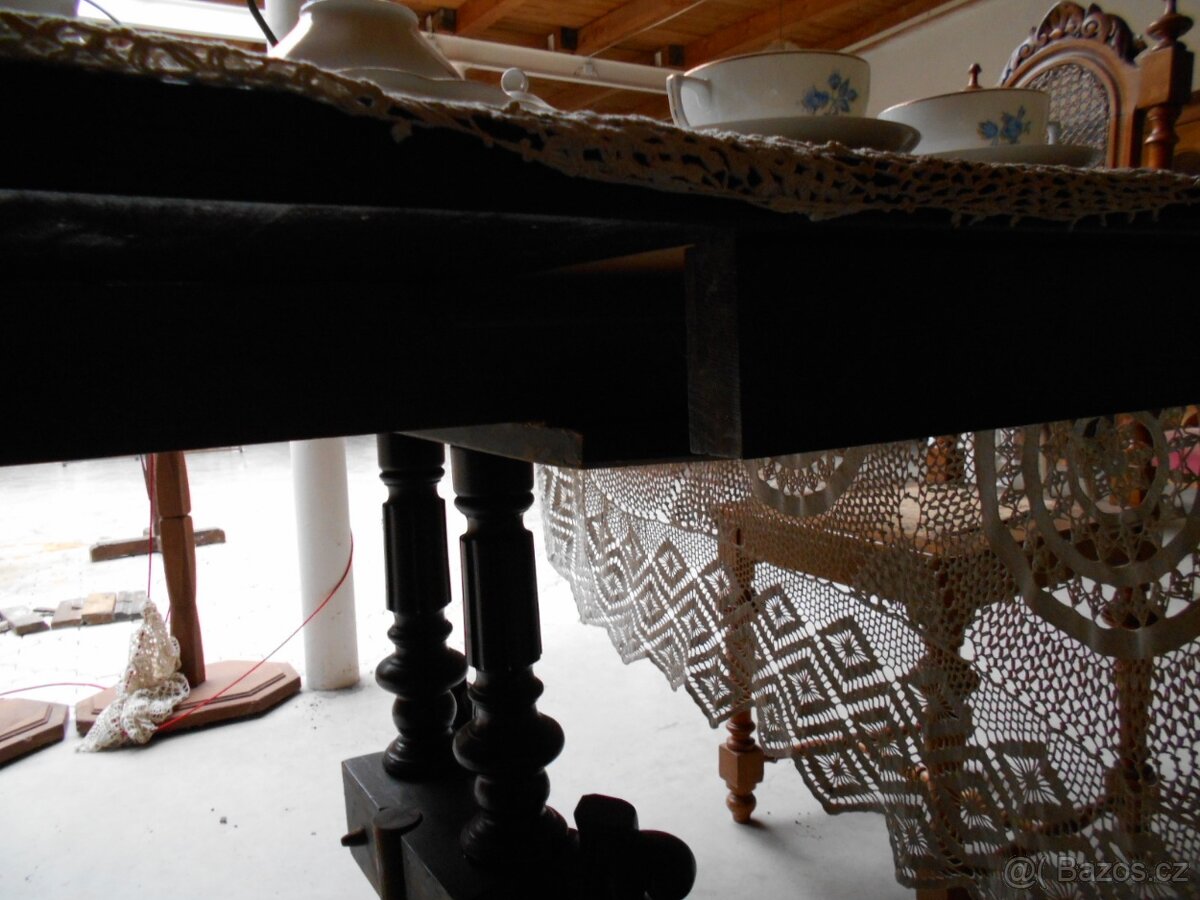 Velký rozkládací jídelní stůl - 4