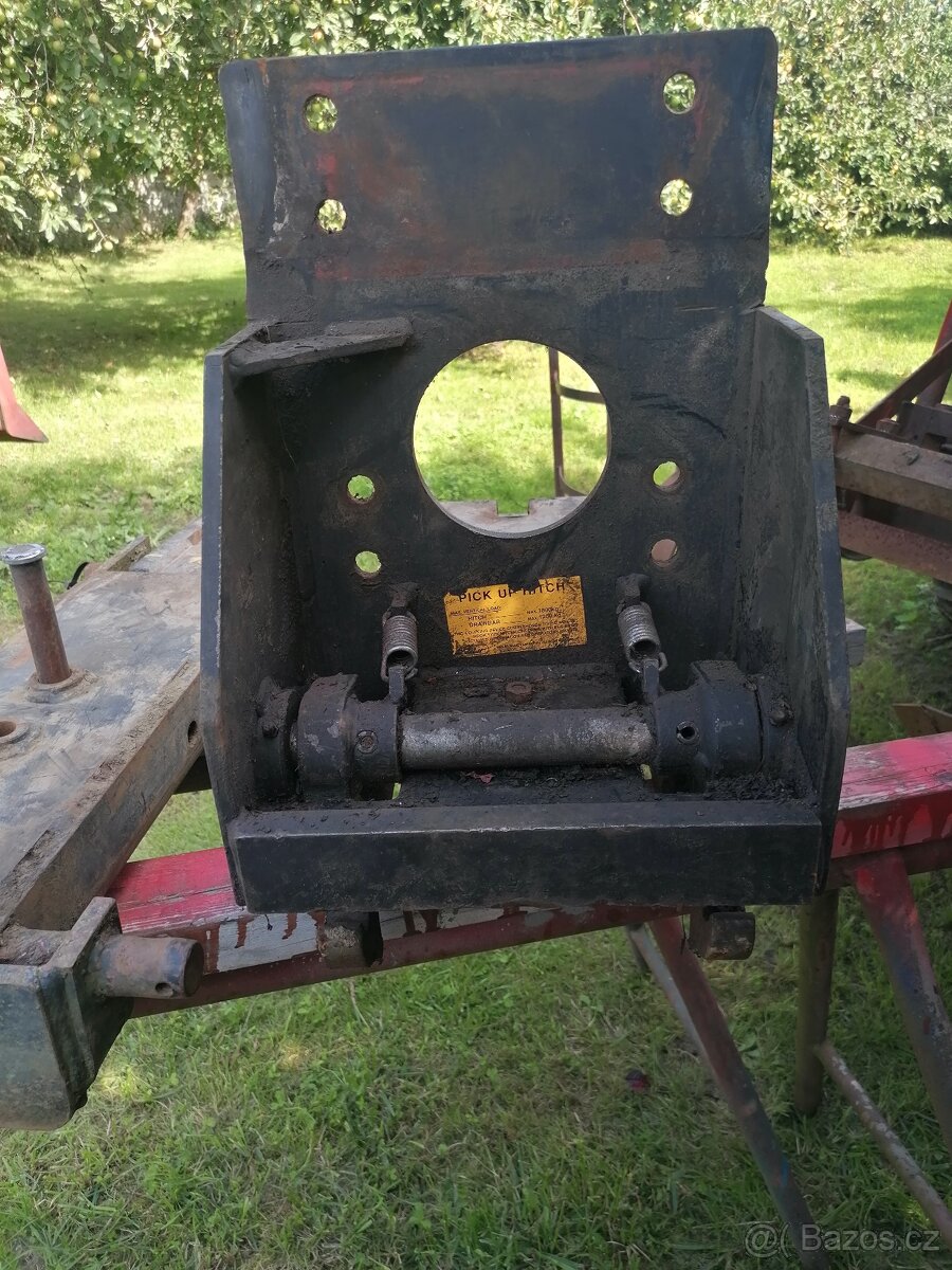 Spodní závěs zetor - 4