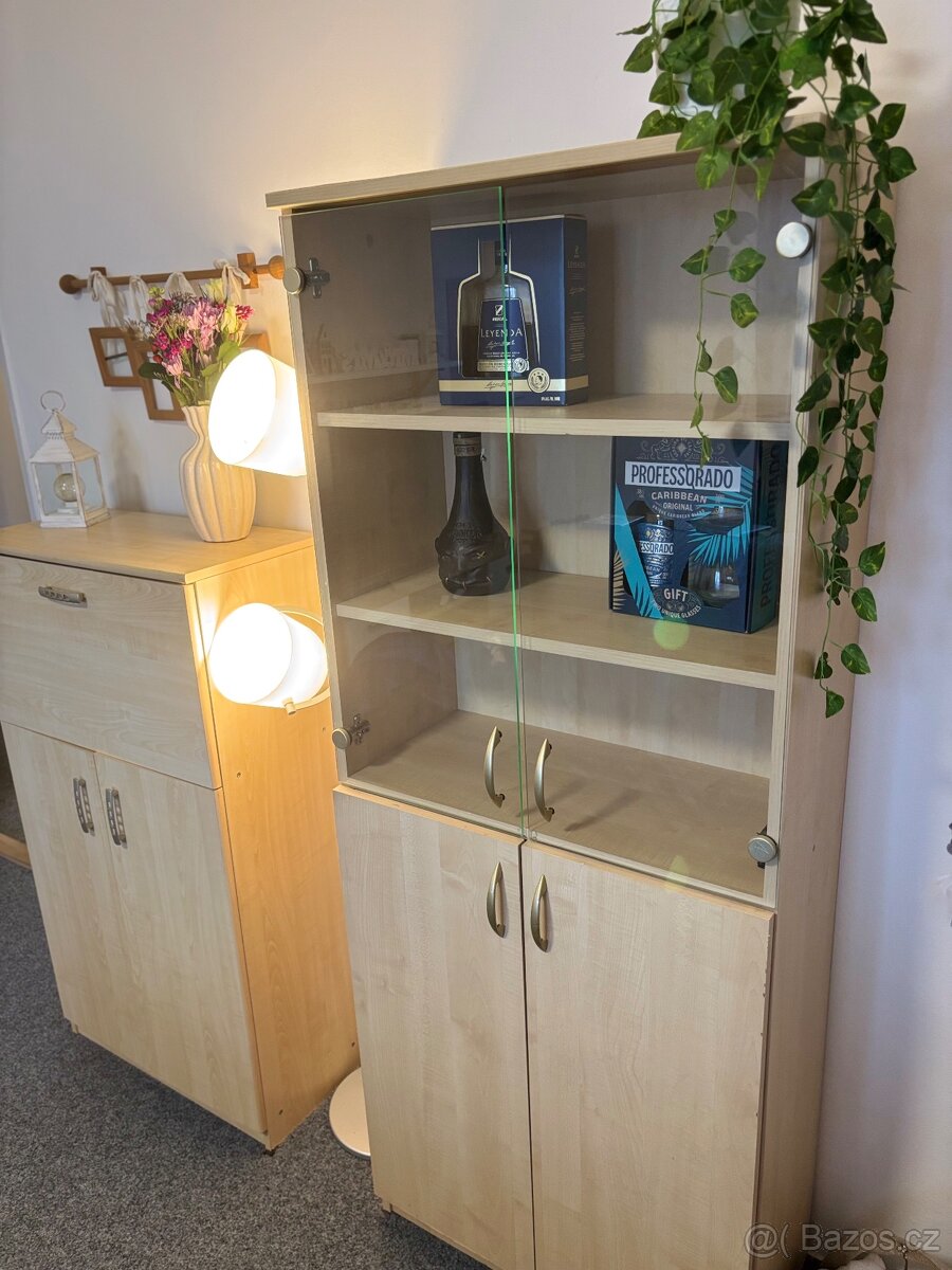 Prodám set dvou skříněk (barová/vinotéka + vitrína). - 4