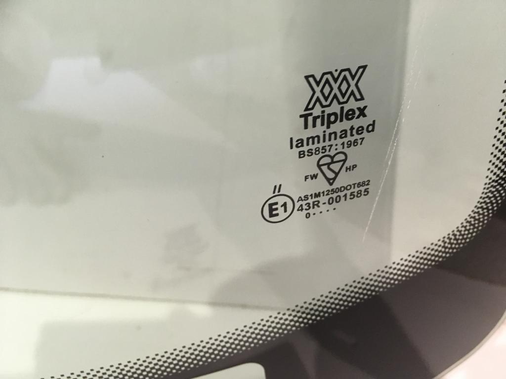 Jaguar XJ 40 nové čelní sklo - 4