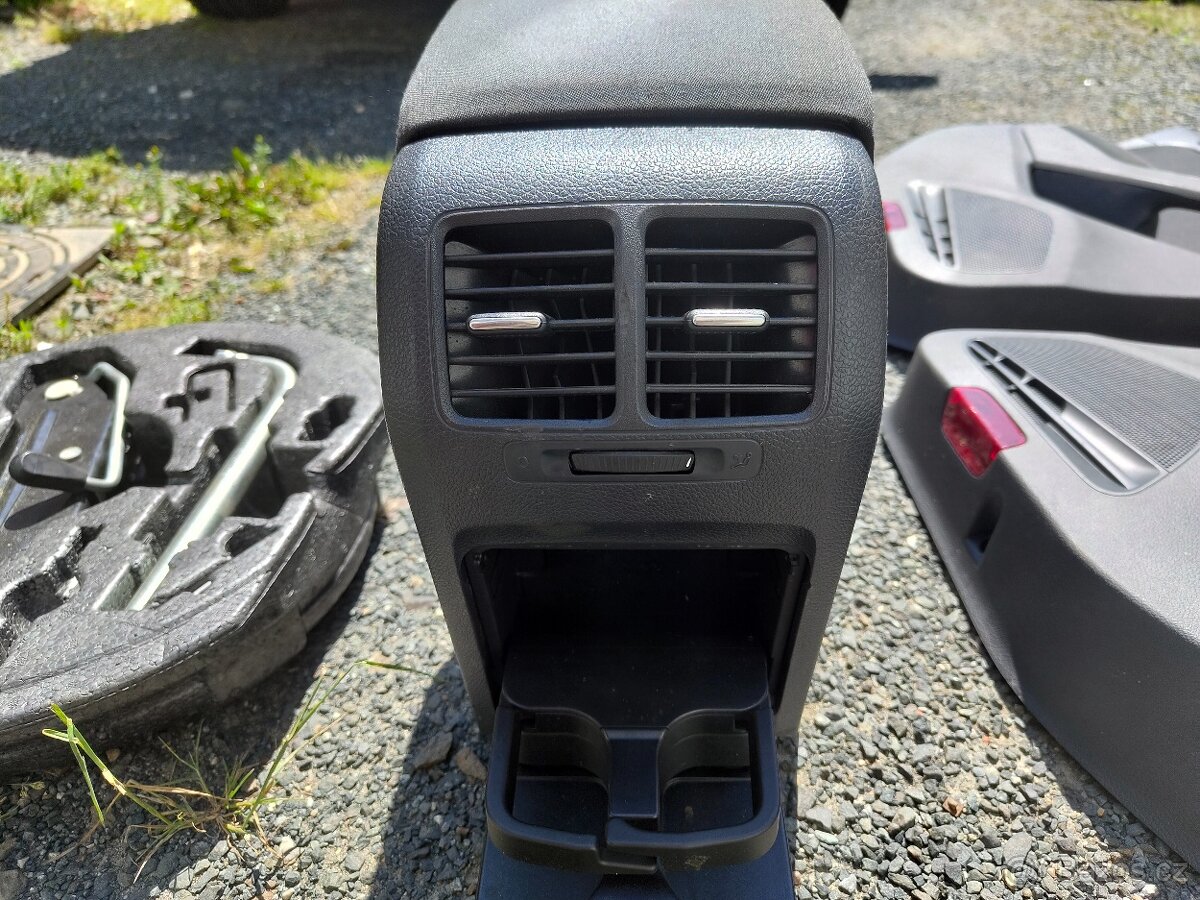 Tapeci, loketka, nářadí Golf VI - 4