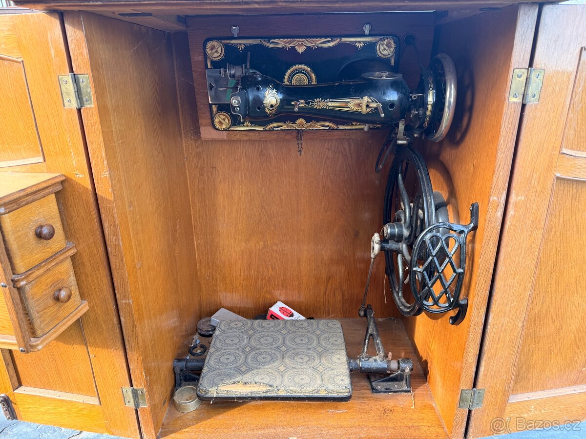 Minerva bobbin šicí stroj historický - 4