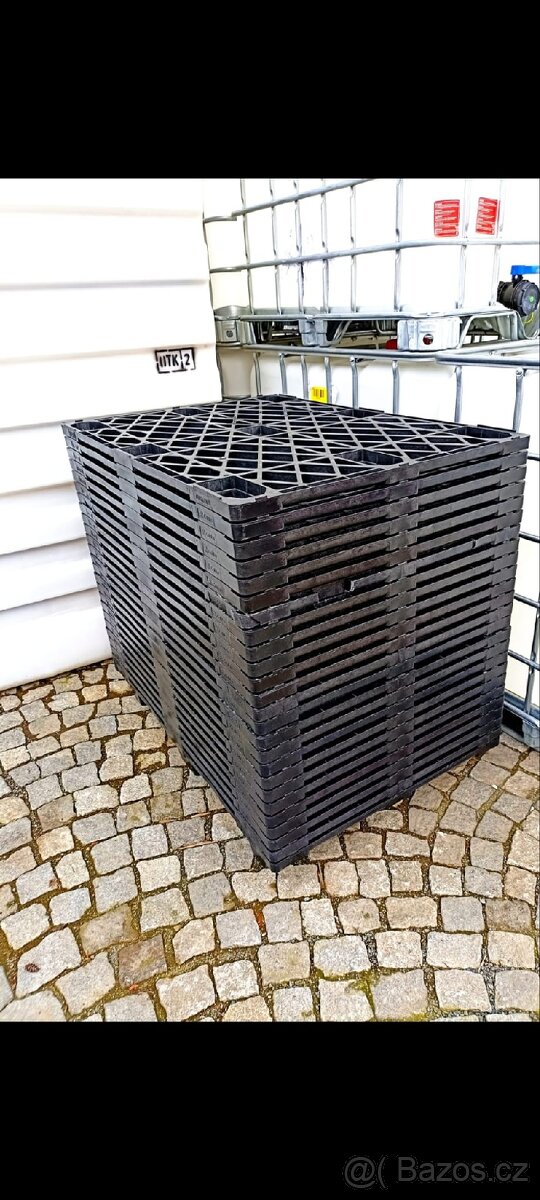 Plastové palety pod dřevo - 4