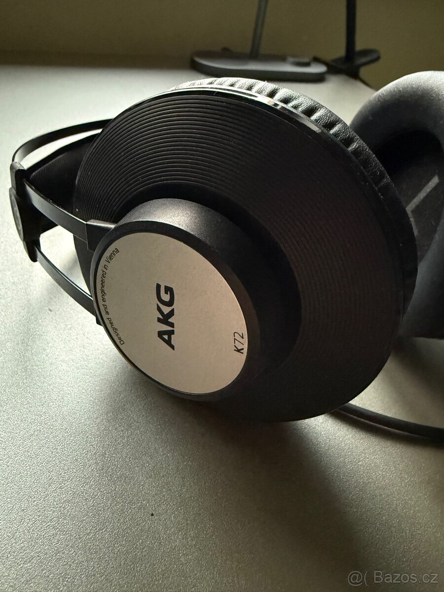 Sluchátka AKG K72 - 4