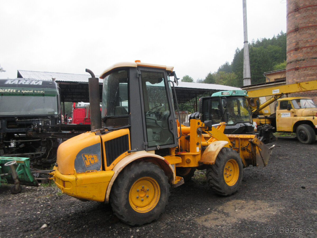 Kolový nakladač JCB 407 - 4