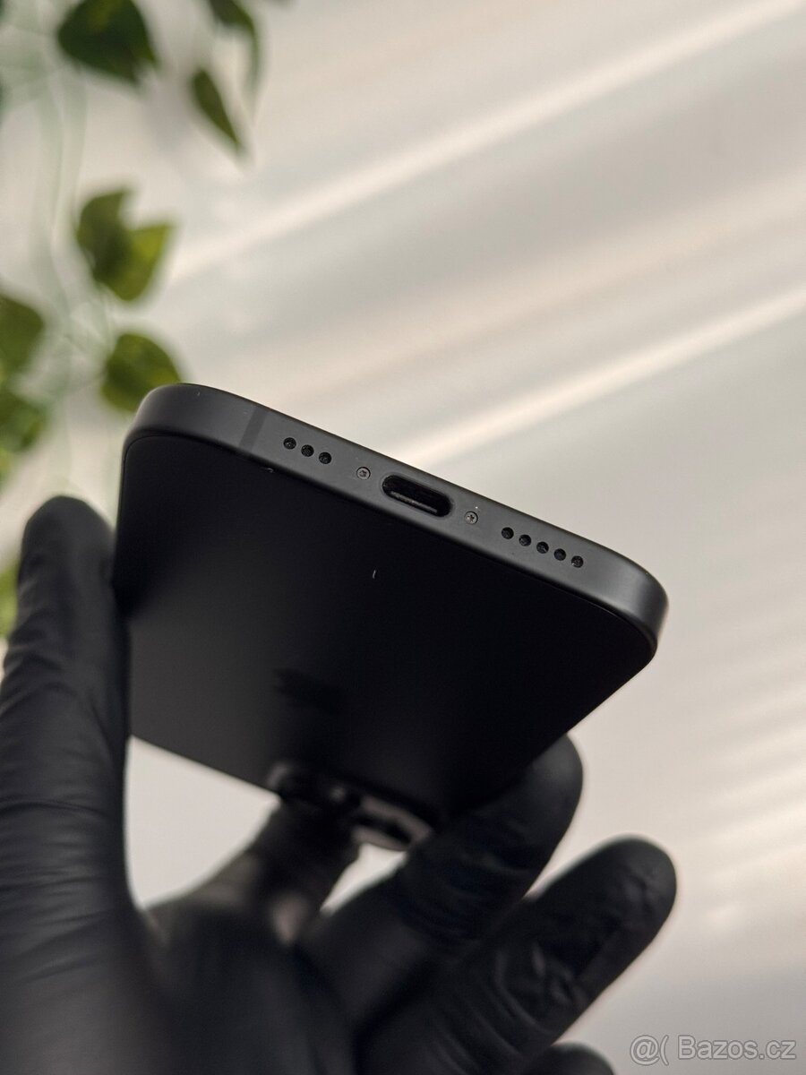 iPhone 15 256GB černý - 4