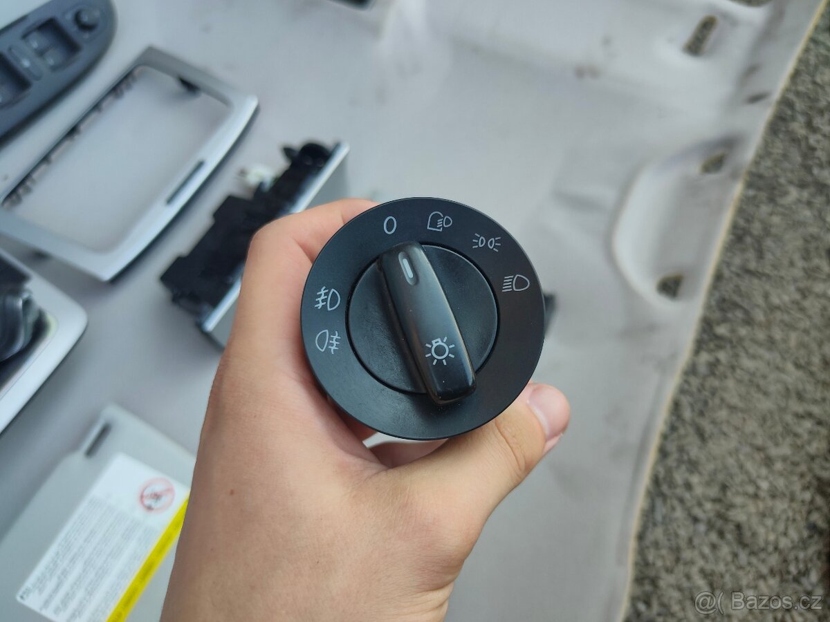 Passat B6 - díly interiéru - 4