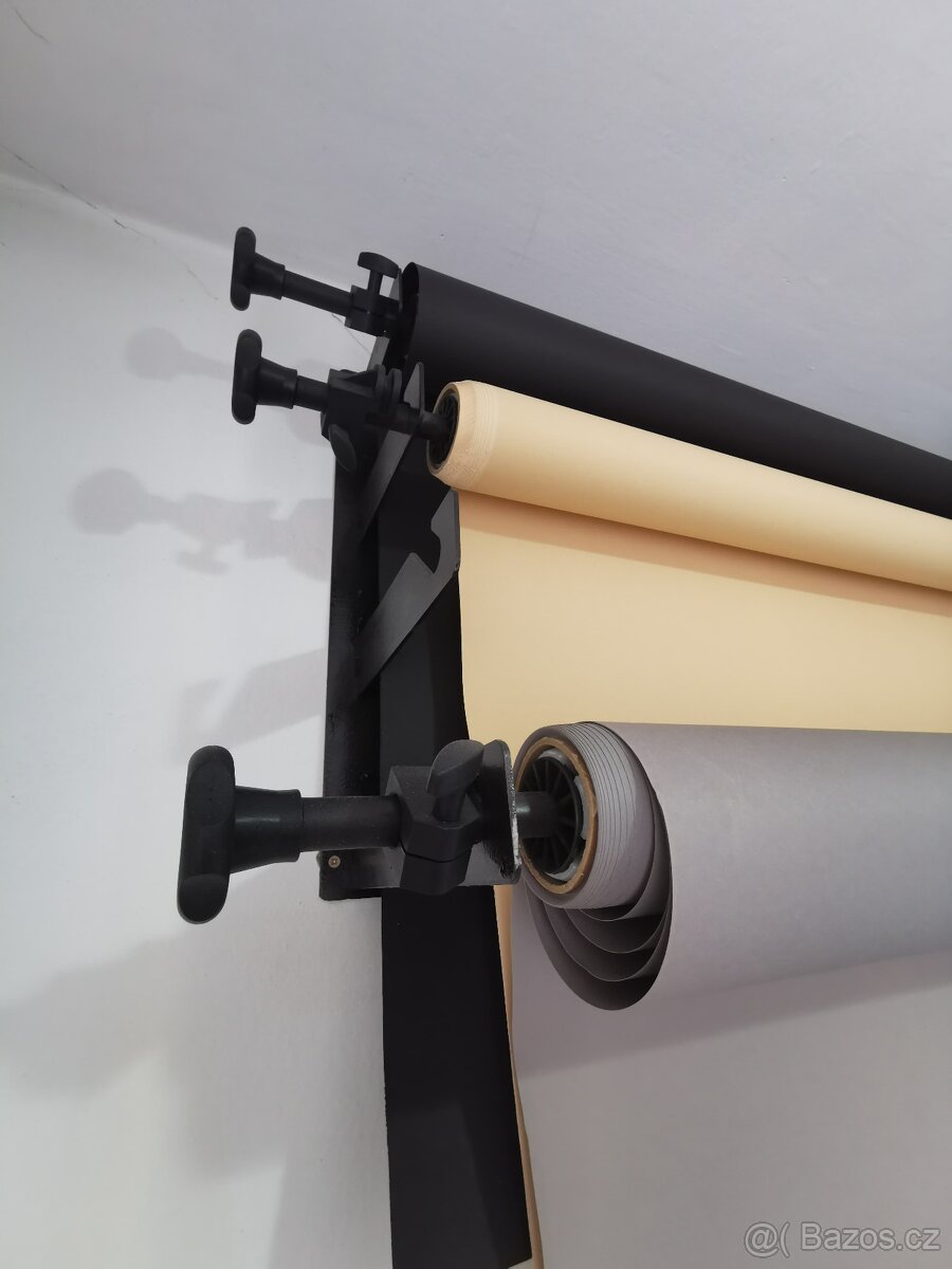 Držáky s trny na 4 fotopozadí + 3 x fotopozadí š. 1,35m - 4