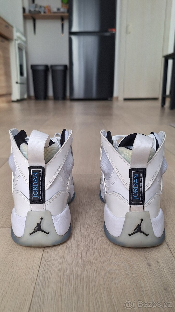 Air Jordan Jumpman Two Trey - 4