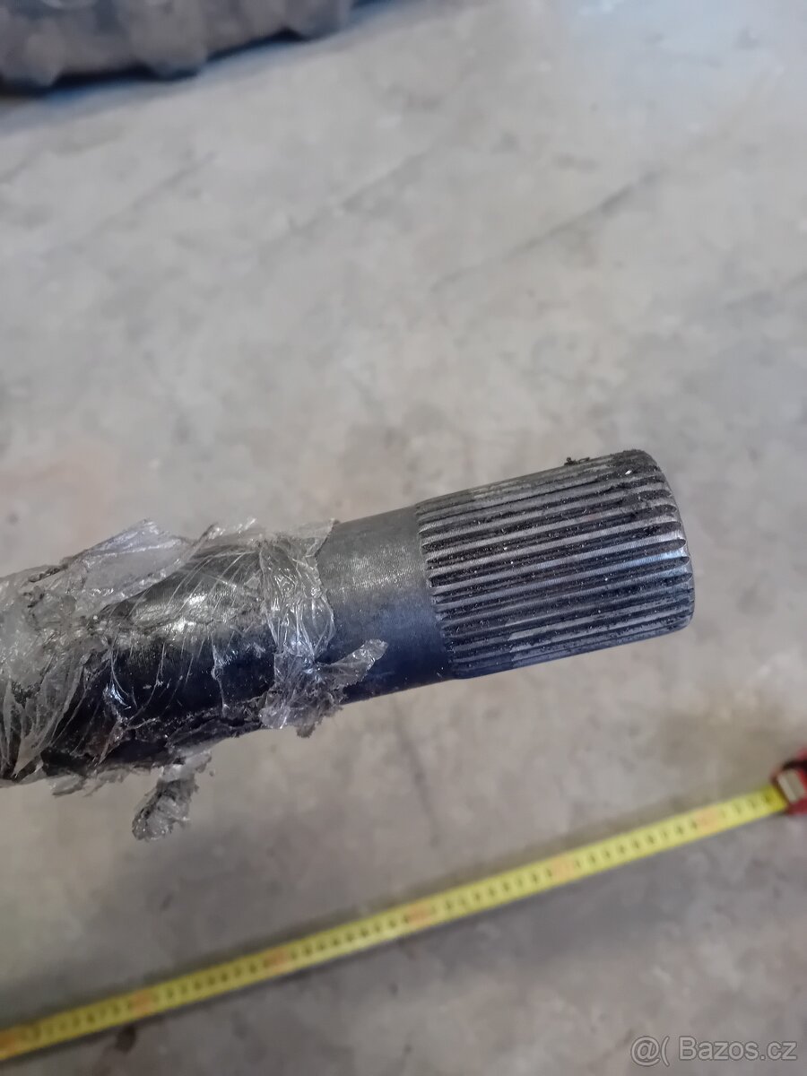 Poloosa předbi napravy New Holland - 4