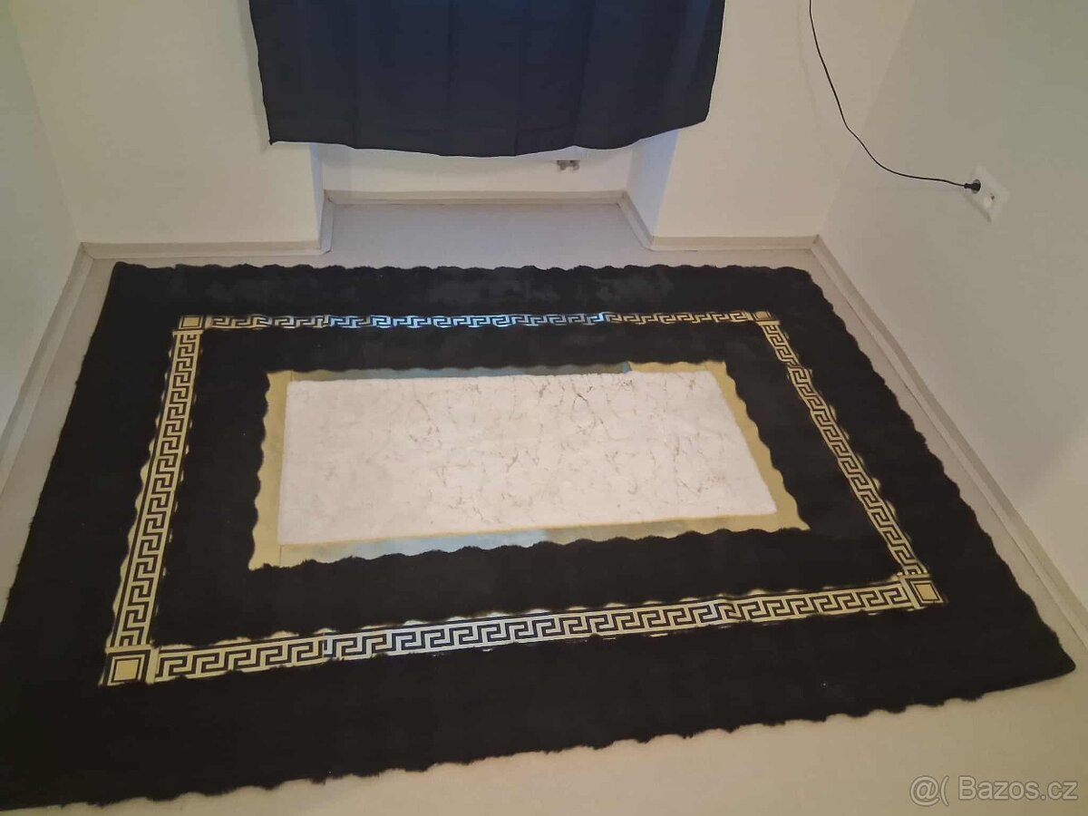 Nabízím Vazu +podstavec +koberec - 4