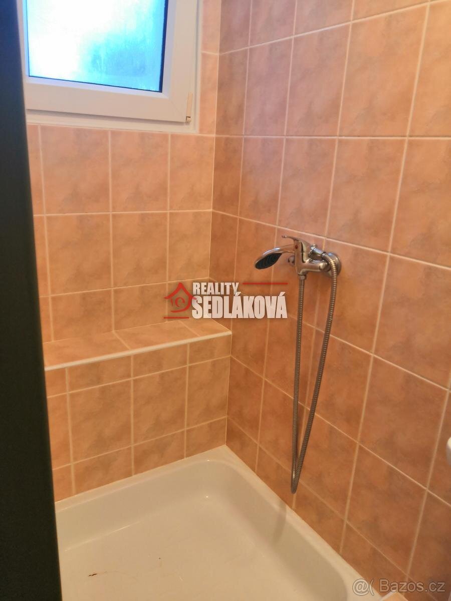 Pronájem garsoniéry v centru Děčína I - 4