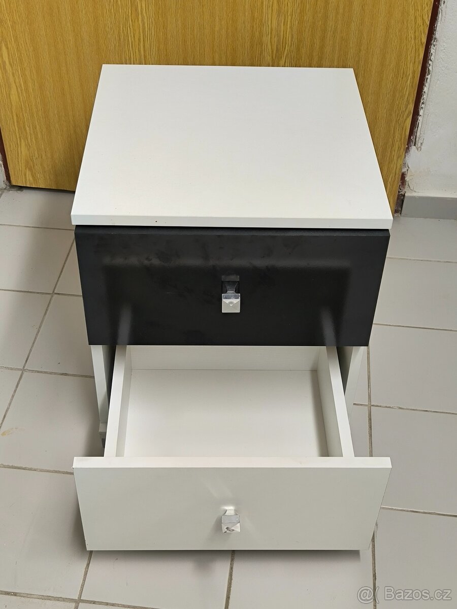 Komoda + dva noční stolky - 4