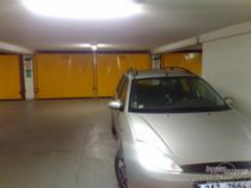 Parkovaní motorky v garáži Praha 6 Řepy 2 Makovského ul. - 4