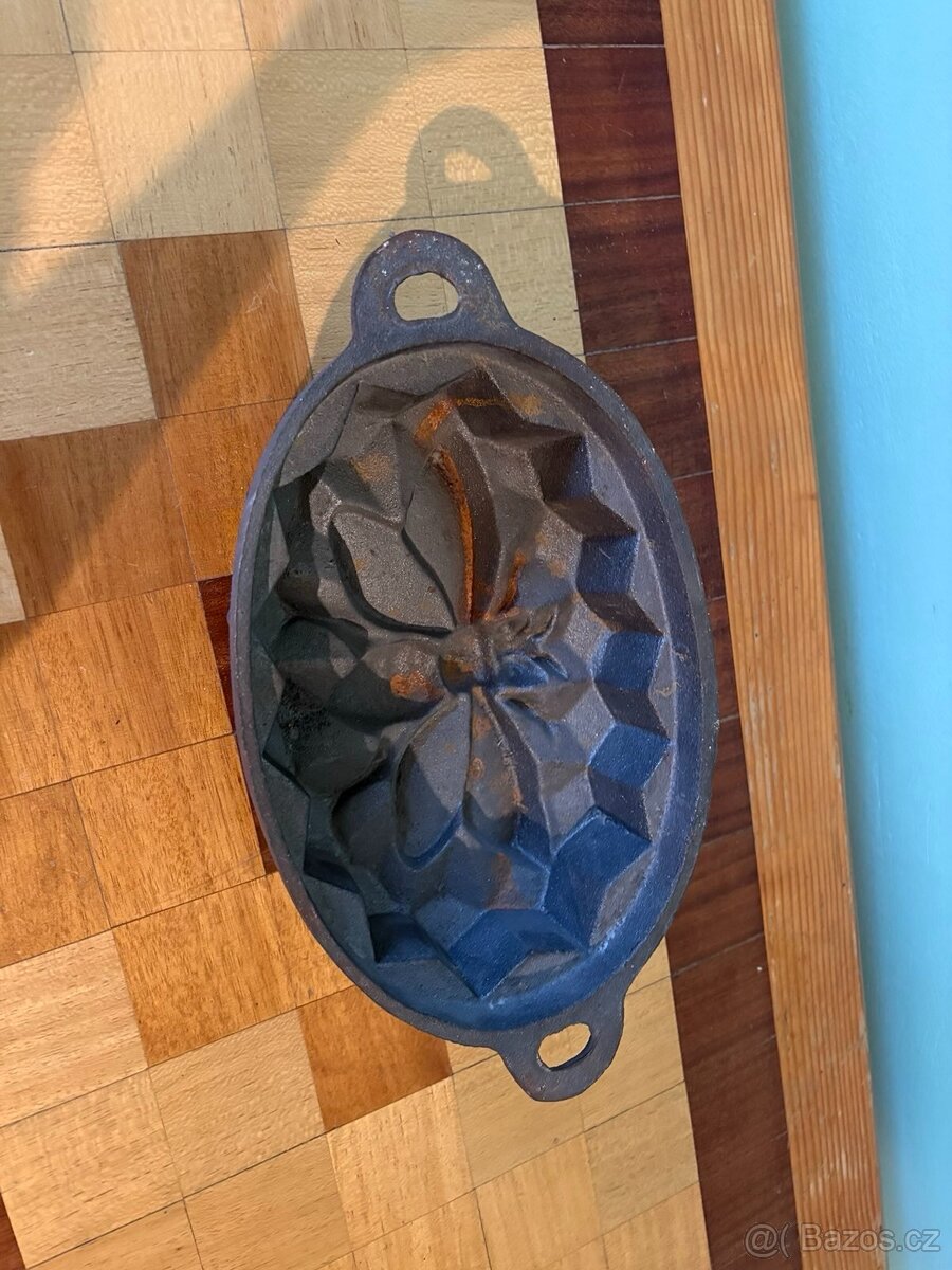 Stará bábovka včela - 4