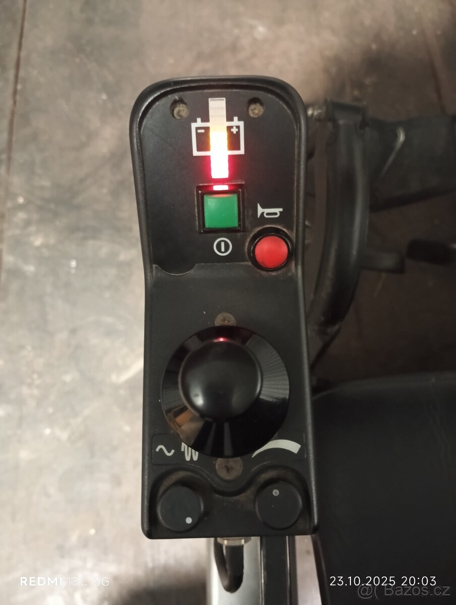 Elektrický invalidní vozík - 4