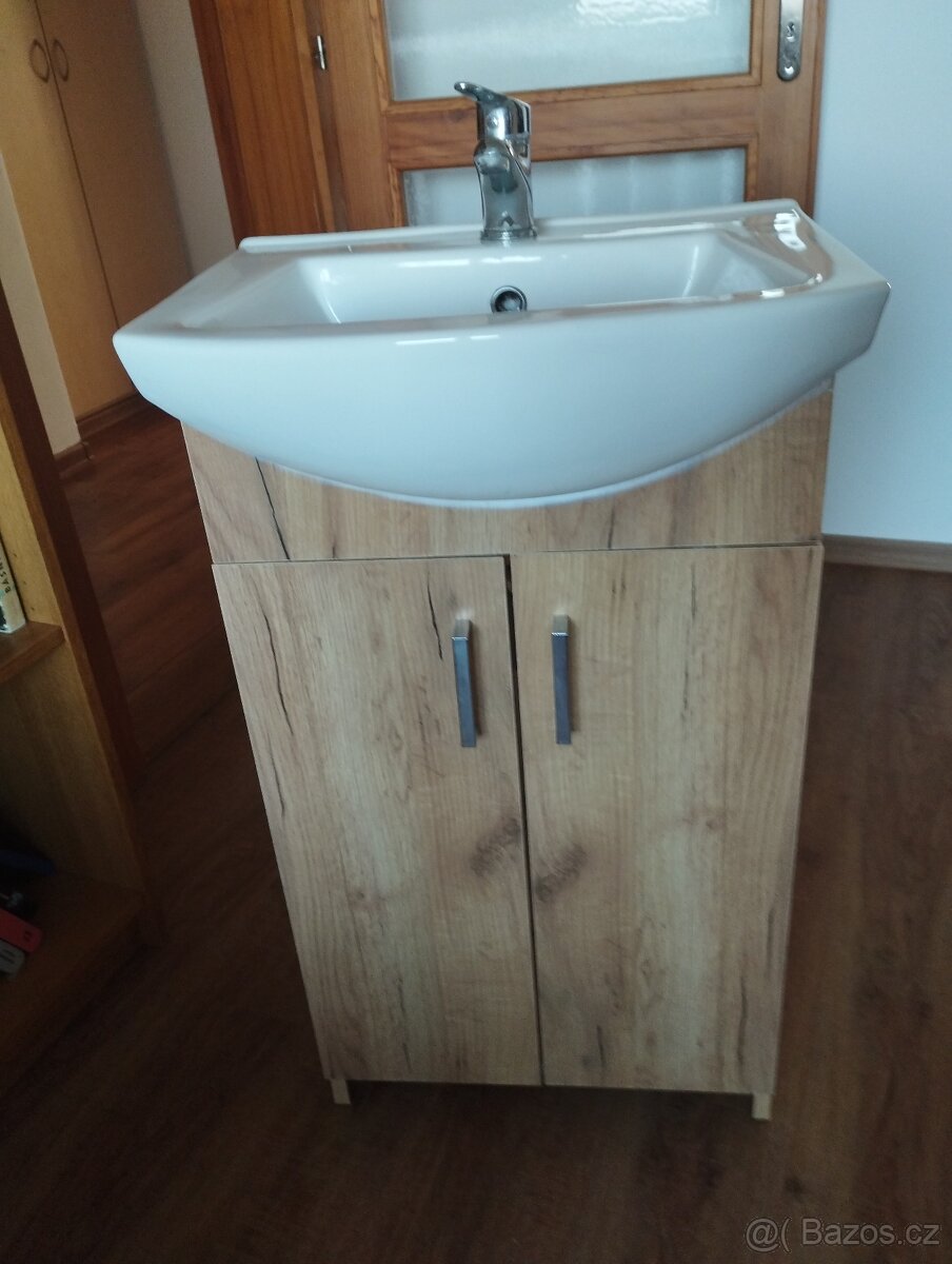 Skříňka s umyvadlem - 4